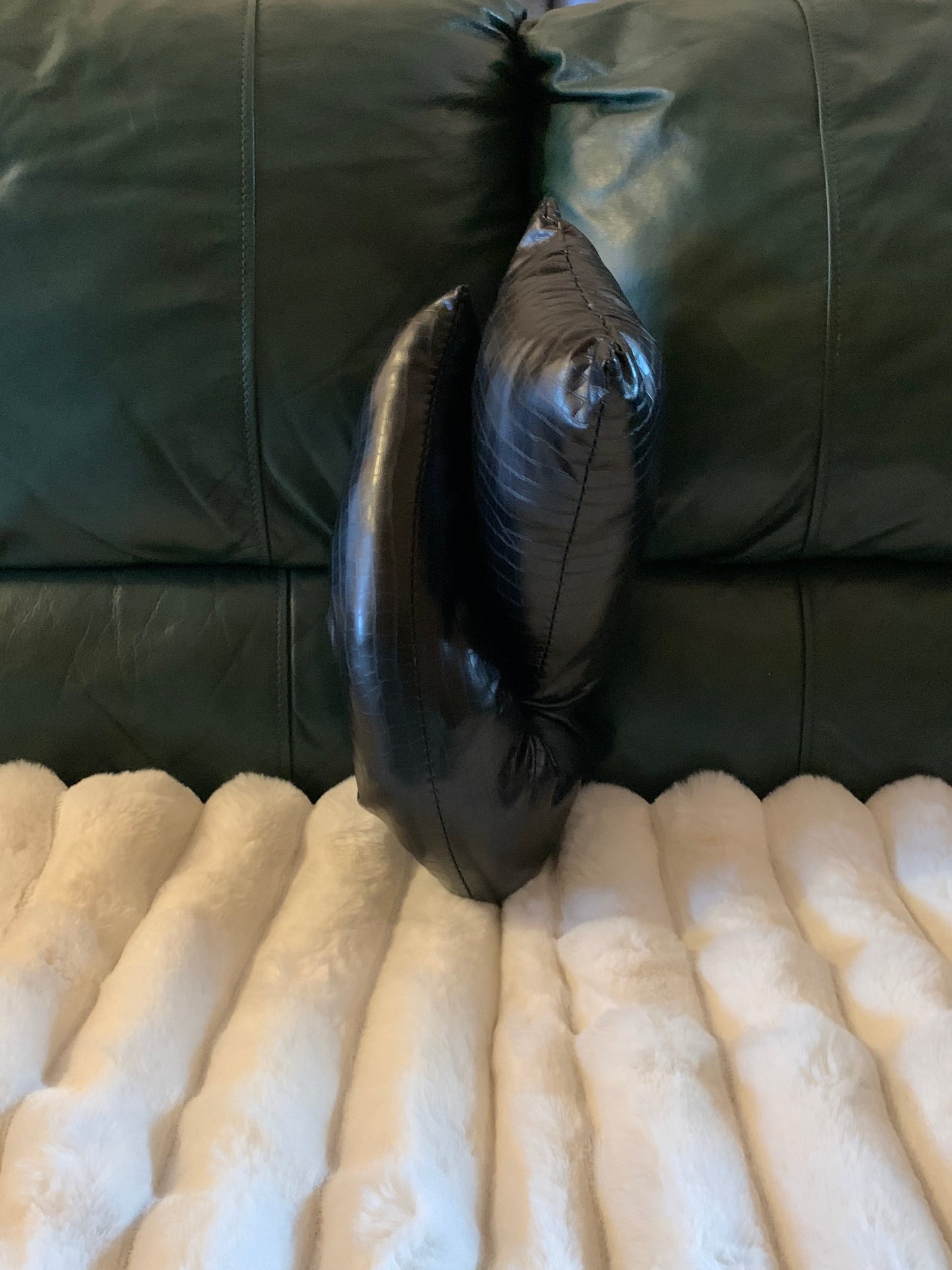 Pretzel twist pillow