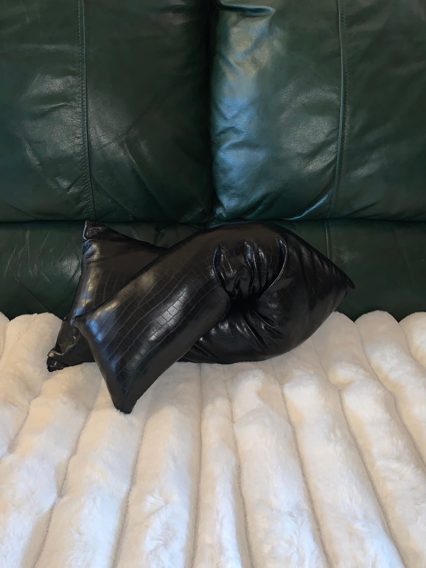 Pretzel twist pillow